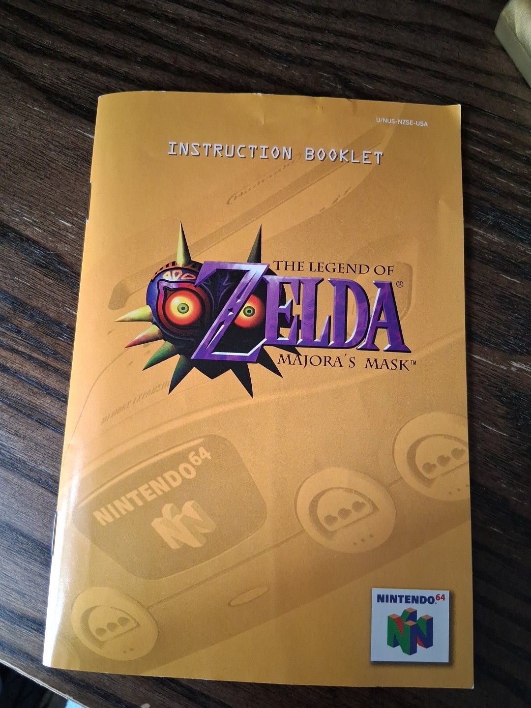 The Legend of Zelda Majora’ s Mask N64 Collector’s Edition CIB Gold Holo Cart