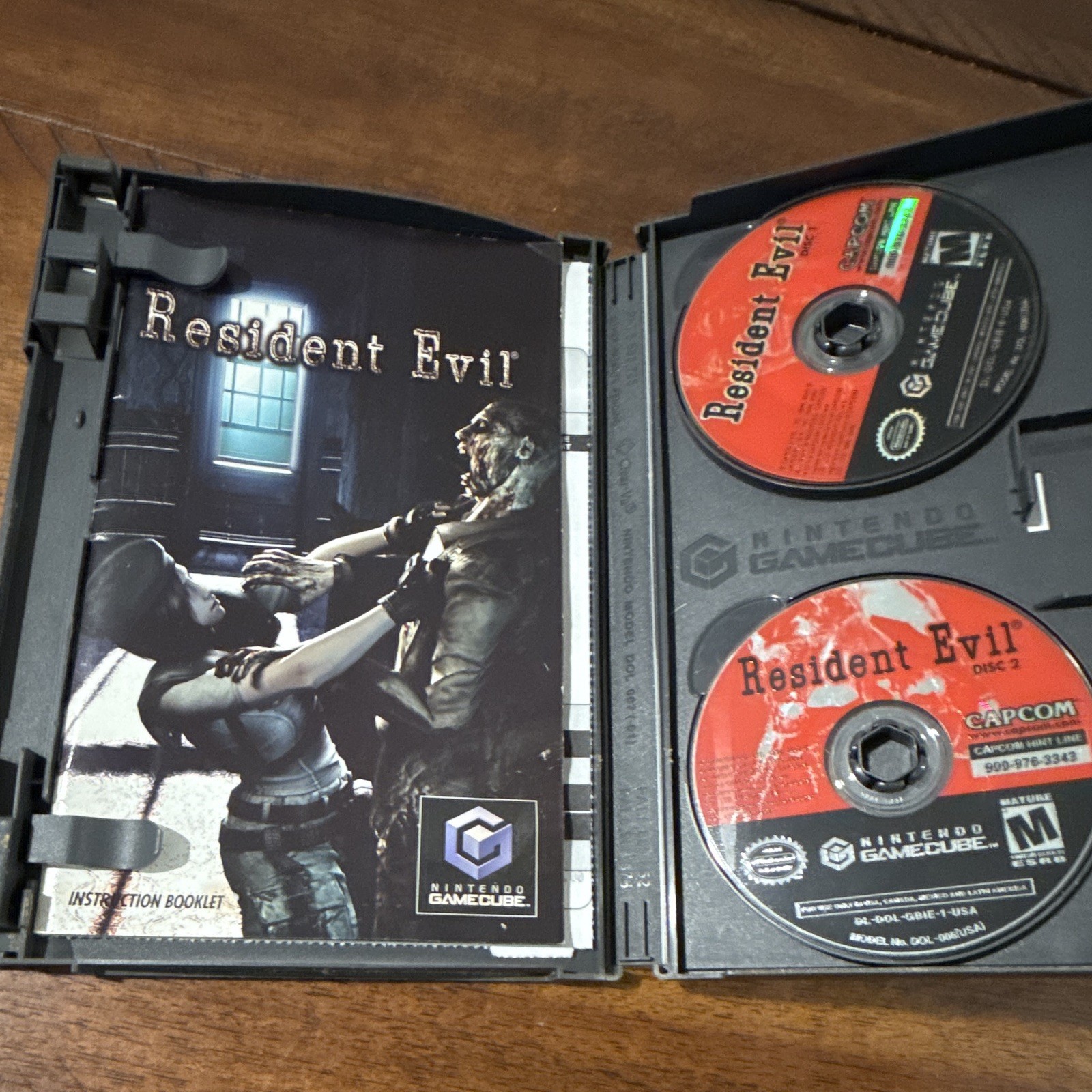 Capcom Resident Evil (Nintendo GameCube) CIB w/ Manual, 2 Discs CIB Manual