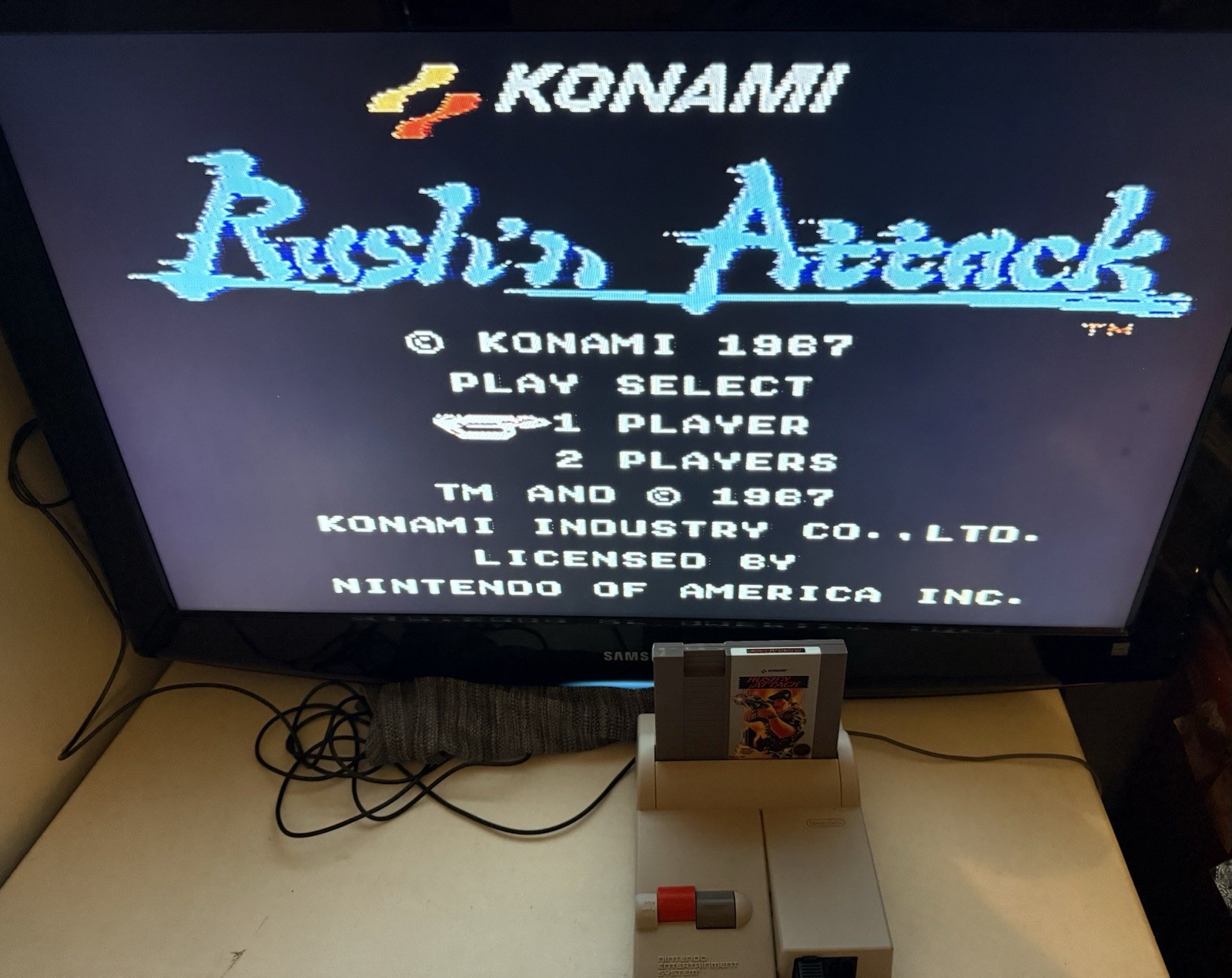 Rush’n Attack Complete in Box CIB 5-Screw Hangtab (Nintendo, NES 1987) 🔥