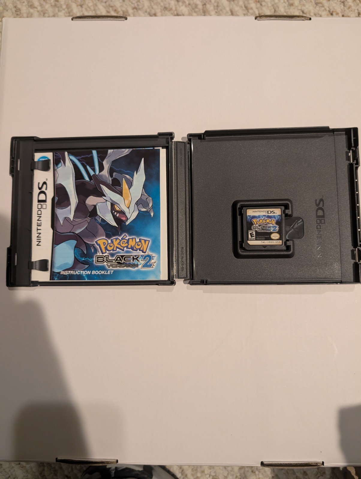 Nintendo Pokémon Black (2012) Version 2 DS w/ Manual, Wi-Fi Multiplayer NTSC.
