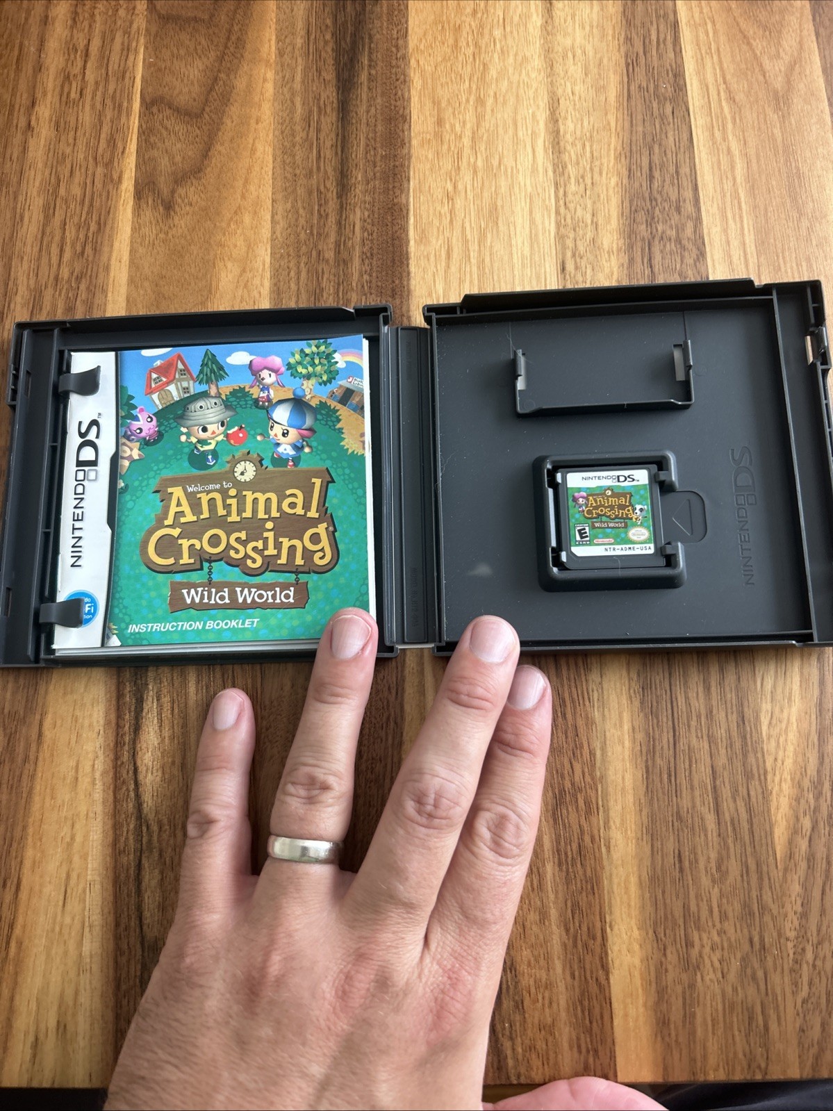 Animal Crossing: Wild World (Nintendo DS, 2005) Complete In Box CIB W/ Inserts