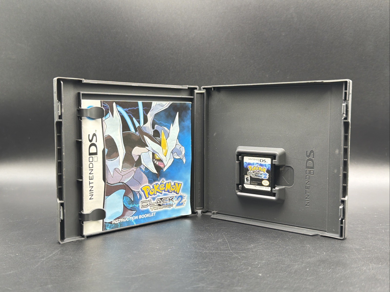 Pokémon Black Version 2 Nintendo DS With Manual Fast Shipping Authentic!