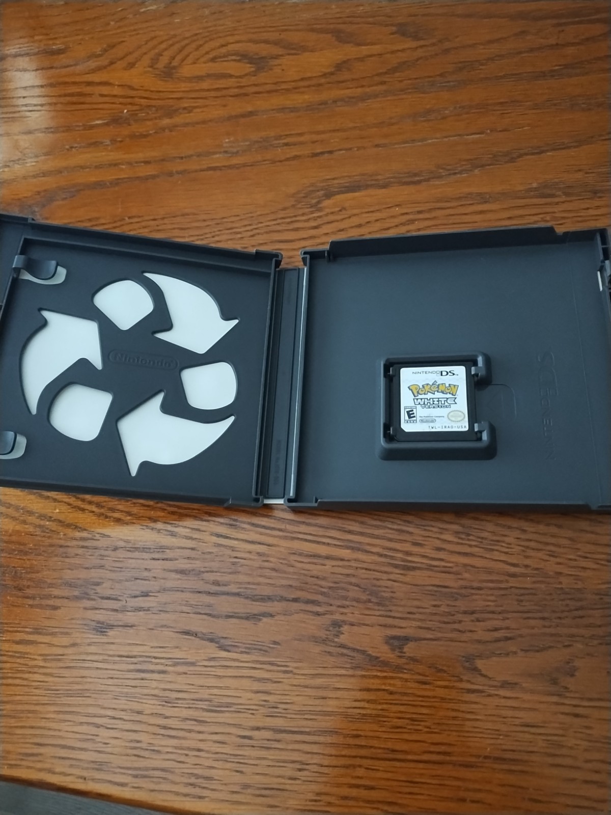 Pokemon White Version (Nintendo DS, 2011) (BOX AND GAME, NO MANUAL)