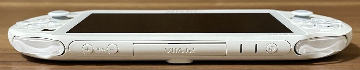 PlayStation Vita Gundam Breaker Starter Pack PCH-2000 PCHL-60001 Console