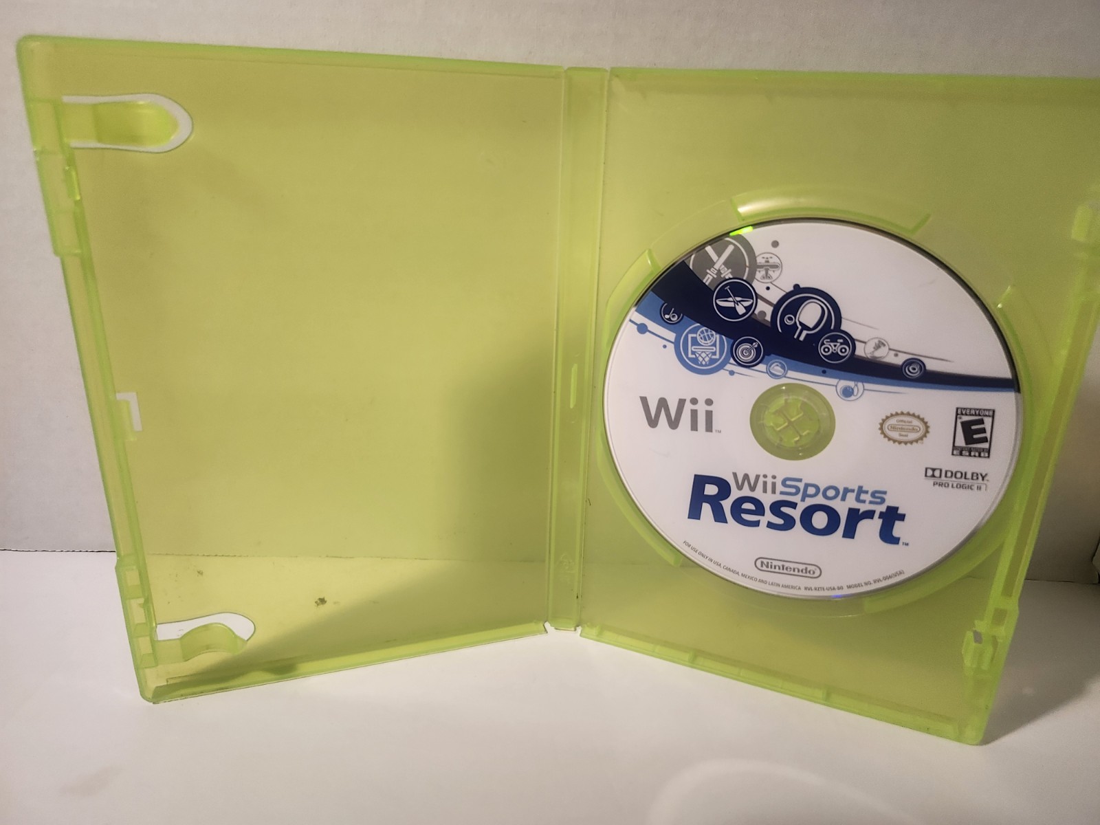 Nintendo Wii Sports Resort Wii, E-Everyone 2009 Multiplayer, (Loose Disc)