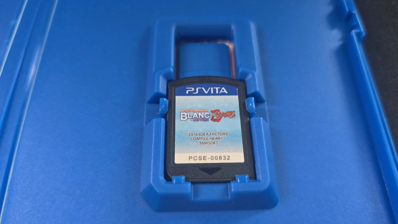 MegaTagmension Blanc + Neptune VS Zombies Sony Playstation PS Vita NRMT CIB!