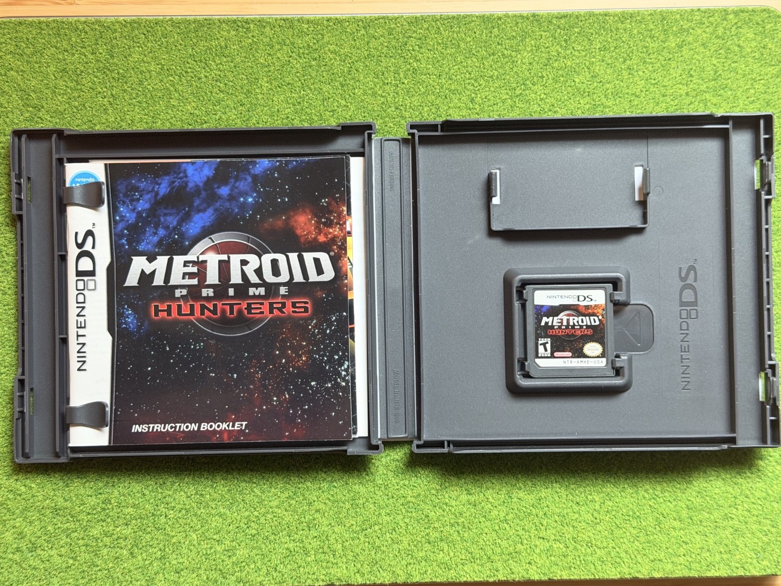 Metroid Prime: Hunters (Nintendo DS, 2006) CIB Complete Manual & Case