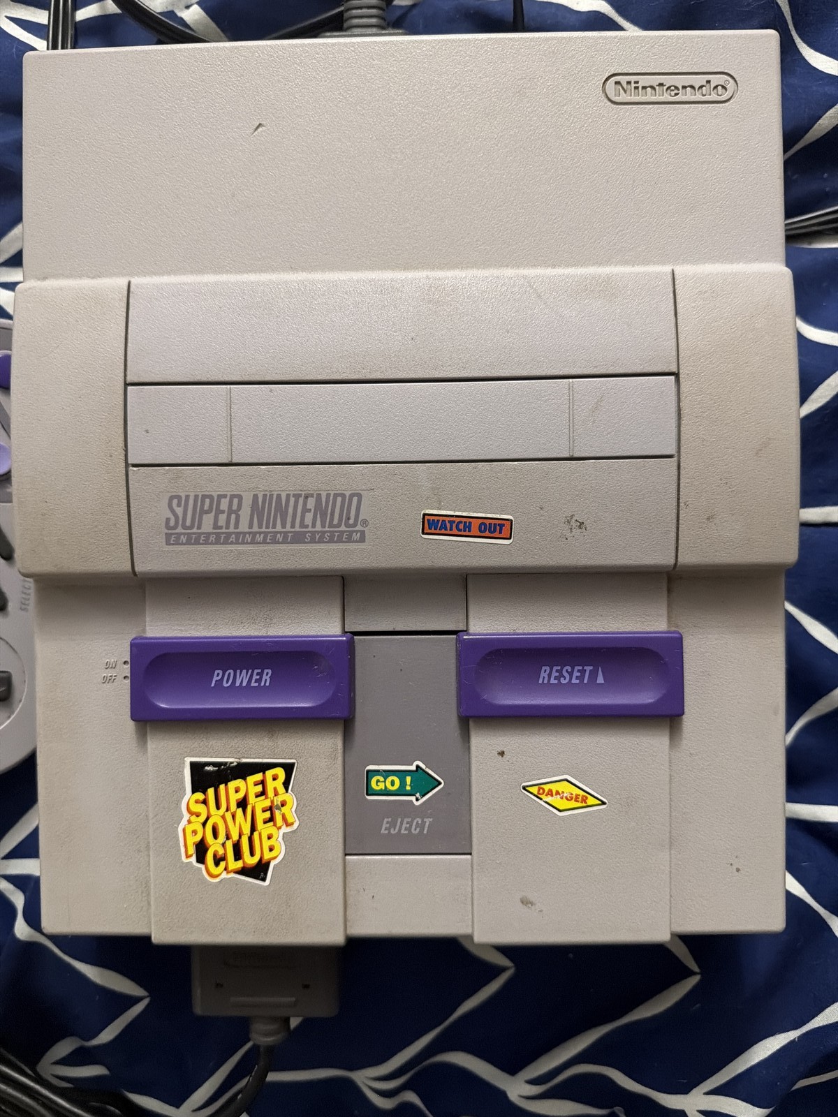 Nintendo SNS-101 Home Console – Gray one controller one game no power cord.
