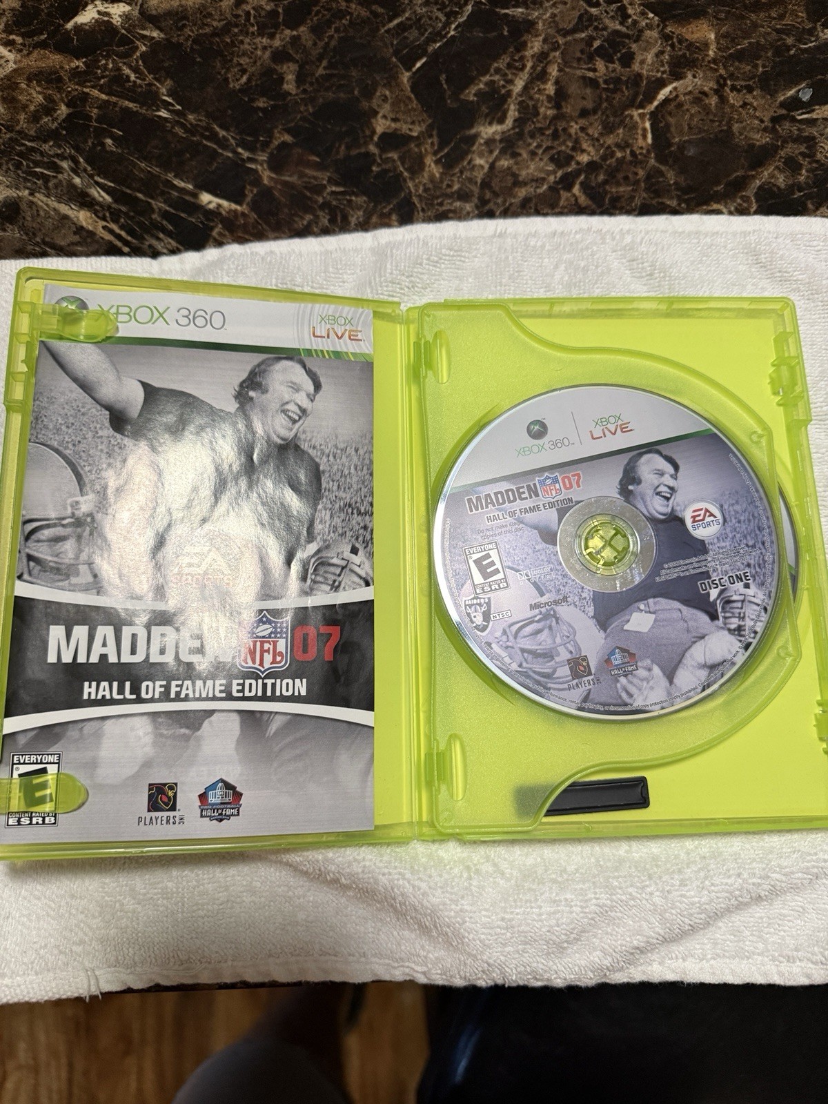 2 Xbox 360 Controllers + Madden 07/College hoops 2006