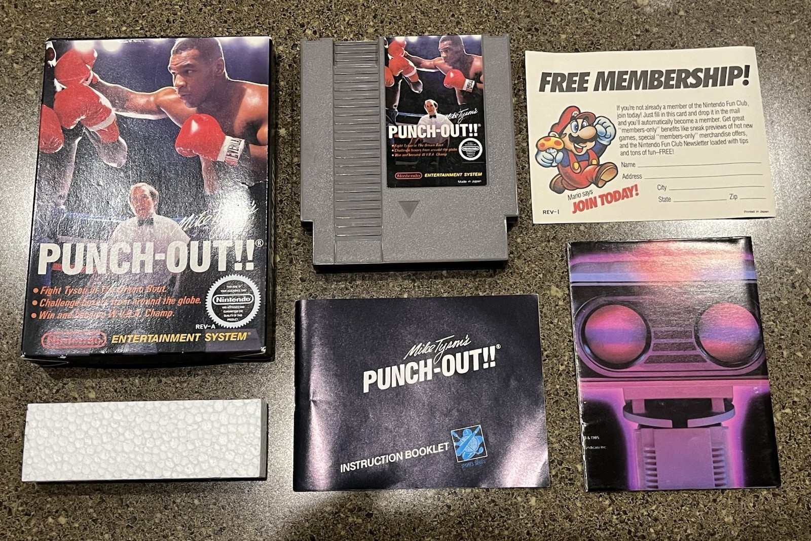Mike Tyson’s Punch-Out (Nintendo NES, 1987) Complete CIB Circle SOQ Authentic