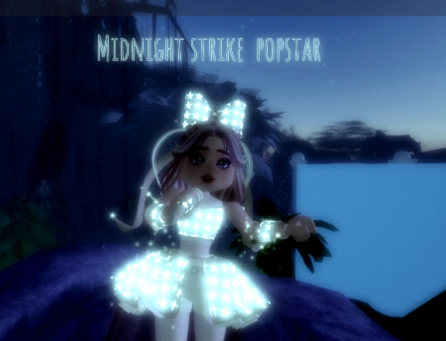 Happy new years 🎊🎉🥳 midnight strike set Royale high.   