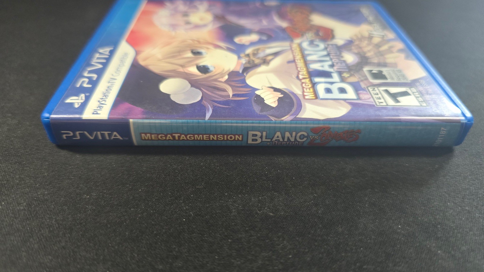 MegaTagmension Blanc + Neptune VS Zombies Sony Playstation PS Vita NRMT CIB!
