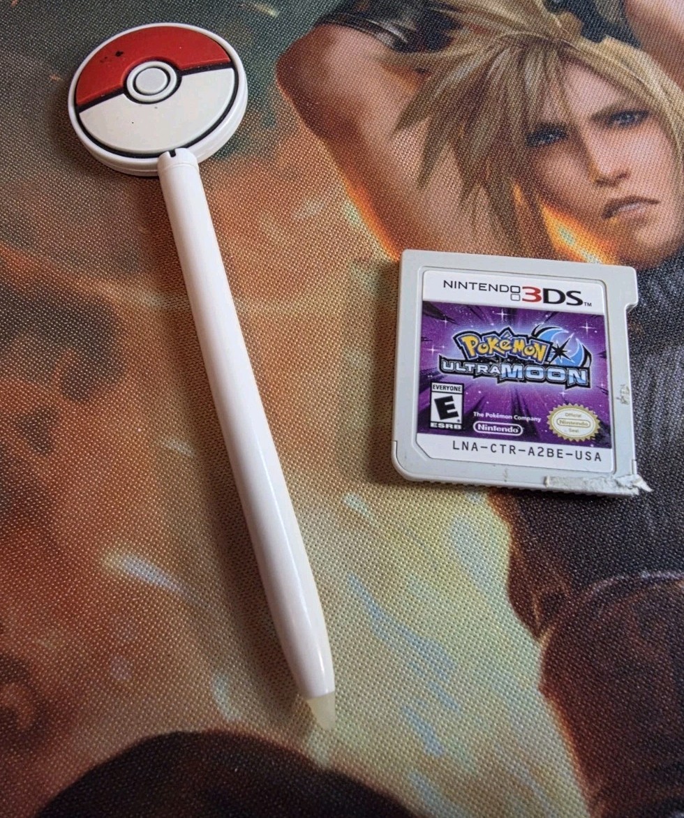 Pokemon Ultra Moon – Nintendo 3DS LOOSE With Pokeball Stylus