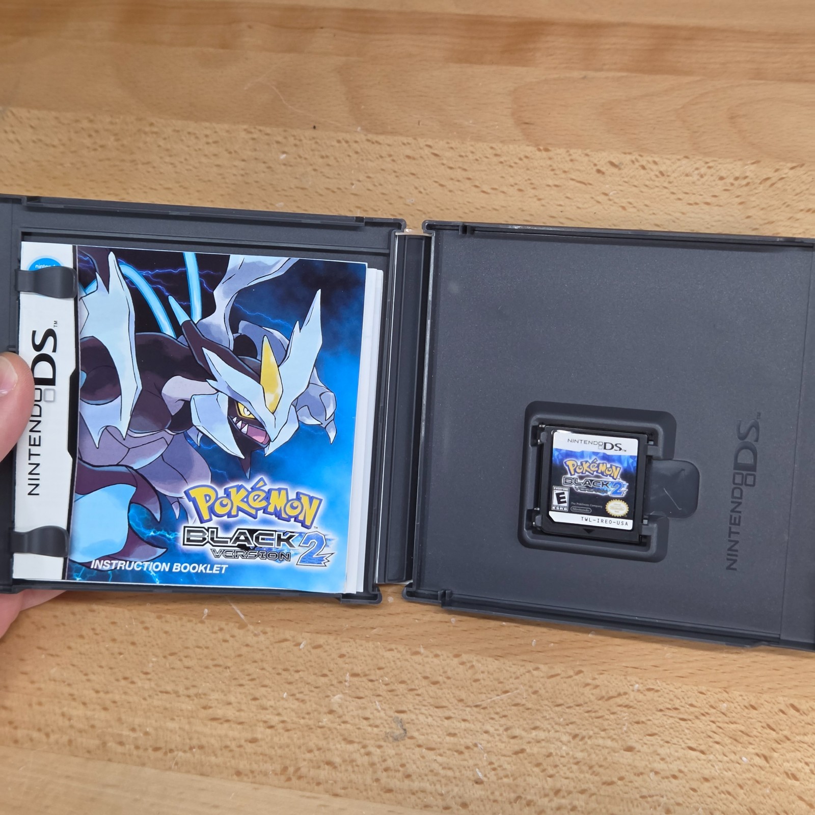Pokemon Black 2 Version Authentic Nintendo DS CIB Complete In Box W/ Manual