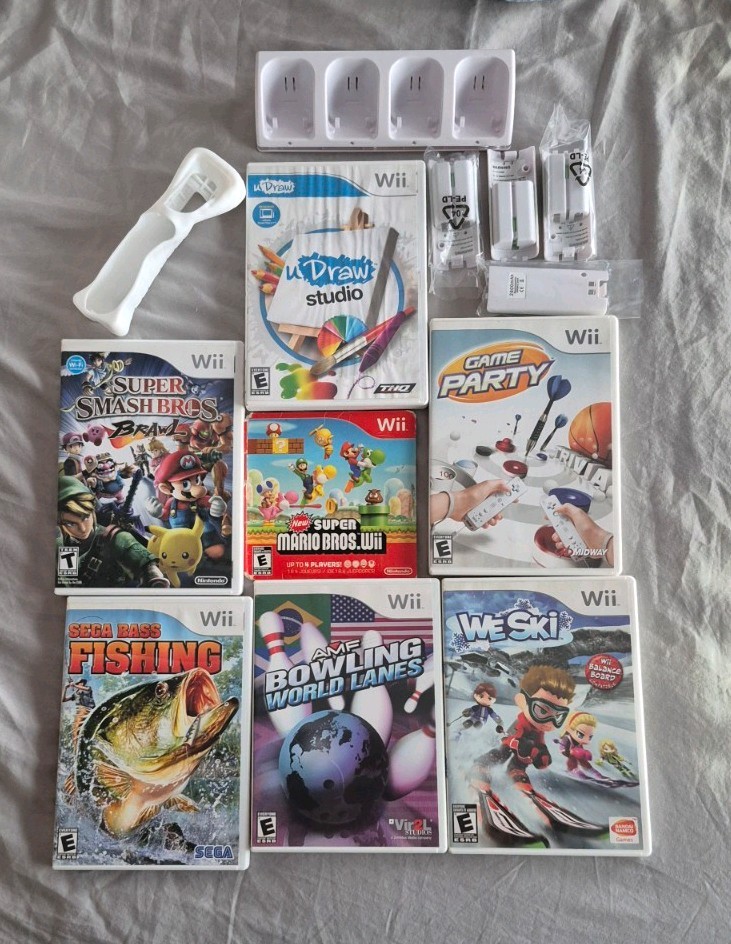 *READ* Wii Game Lot Of 6 (Super Smash Bros & More) + accessories [3rd party]