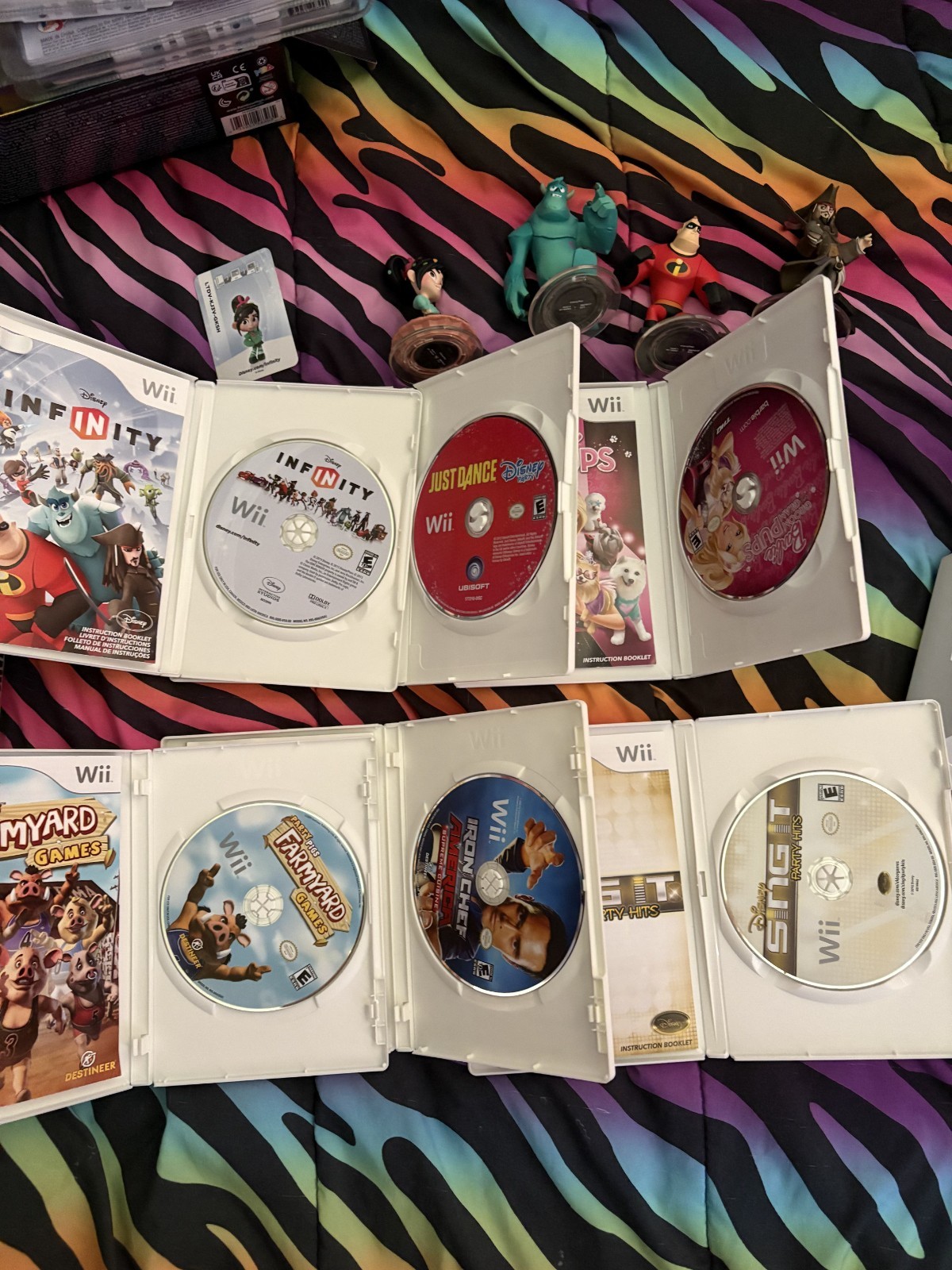 DISNEY INFINITY WII + MISC GAMES LOT