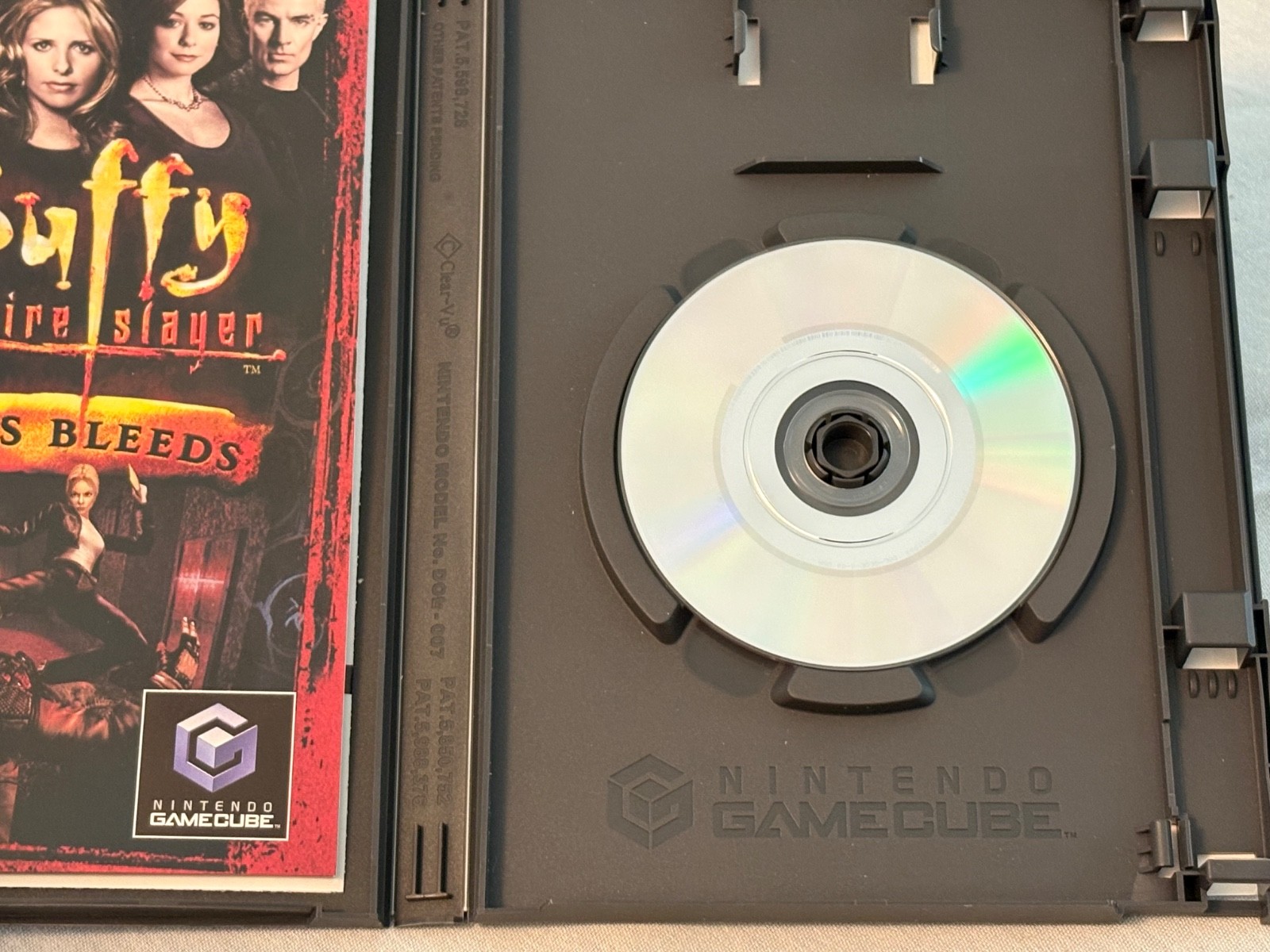 Buffy the Vampire Slayer: Chaos Bleeds (Nintendo GameCube) CIB w/ Reg Card NICE