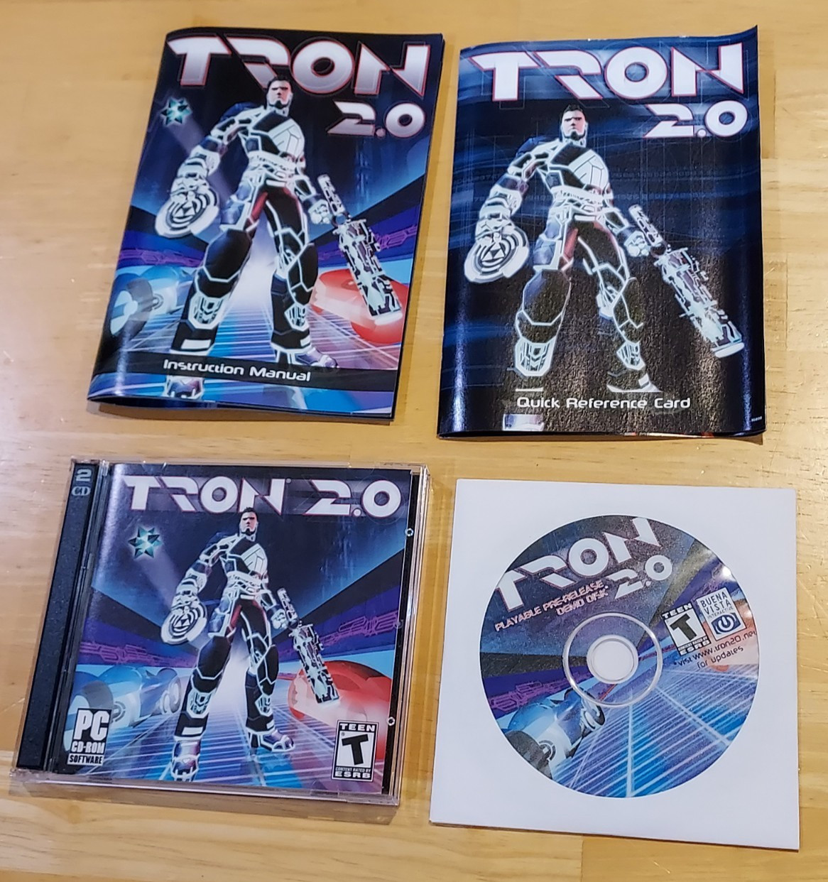 Tron 2.0 (PC CD-Rom Software, 2003) CIB Complete Small Box, key, untested