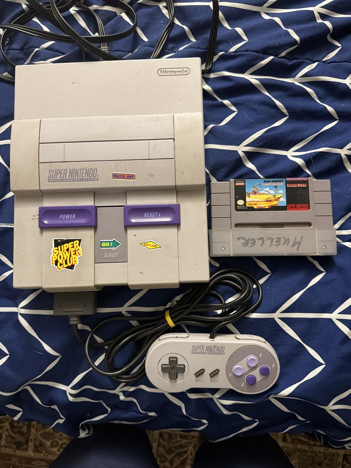Nintendo SNS-101 Home Console – Gray one controller one game no power cord.