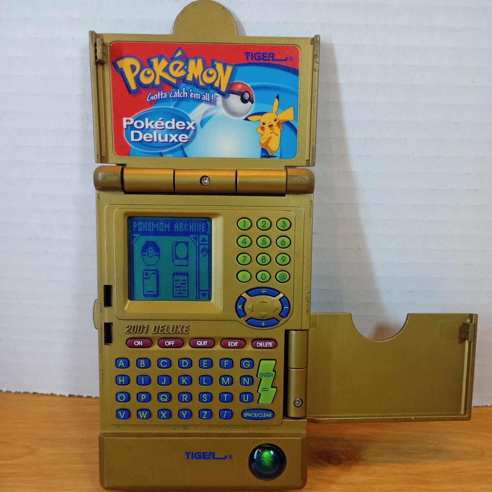 2001 POKEMON POKEDEX DELUXE GOLD EDITION TIGER NINTENDO Working Condition Read D