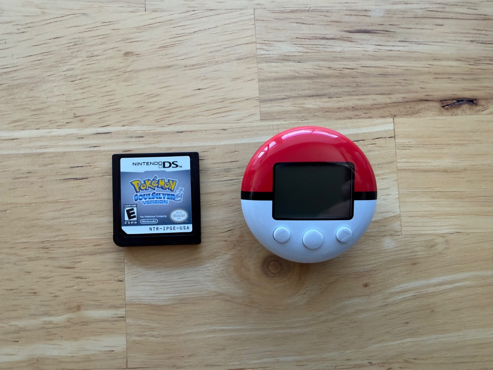 Pokemon: SoulSilver Version (Nintendo DS, 2010) Authentic with Pokewalker