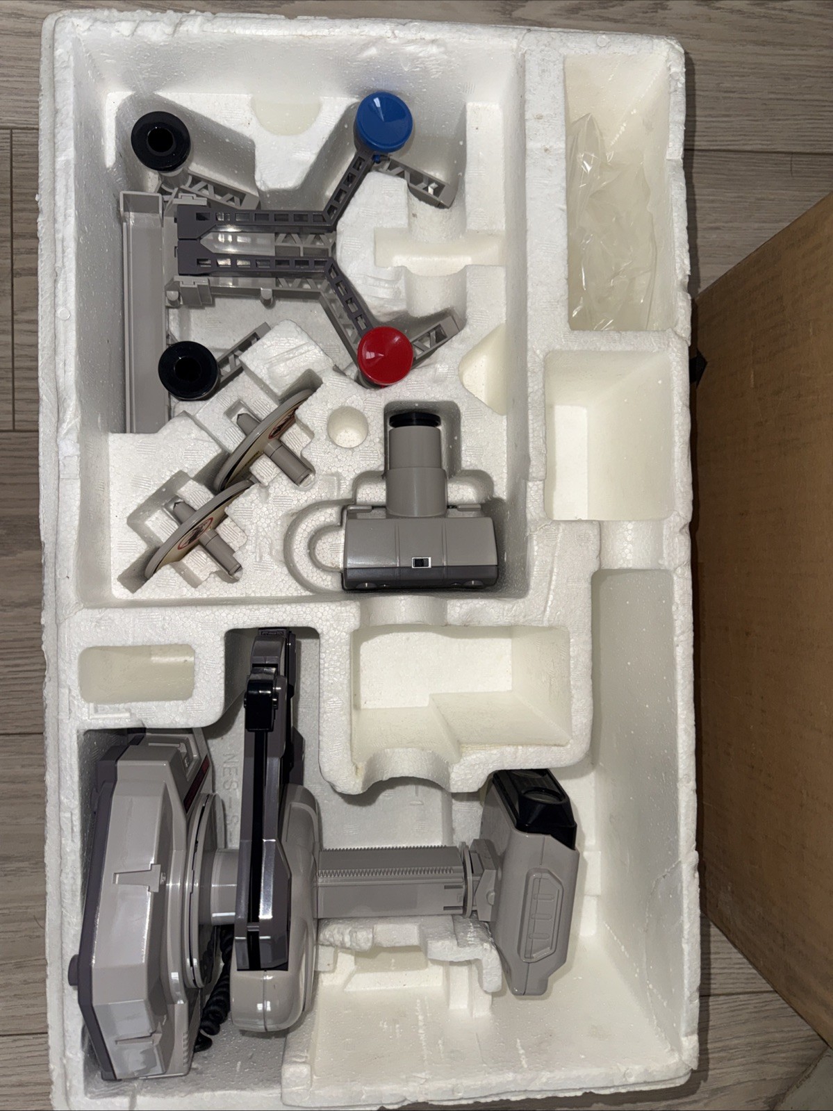 Nintendo R.O.B ROBOTIC OPERATING BUDDY ROBOT NES 1985 (Near Mint Condition)