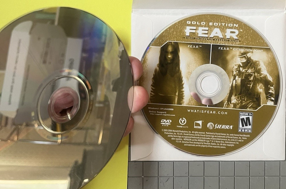 F.E.A.R. Gold Edition (PC) Small Big Box Complete + Extraction Point