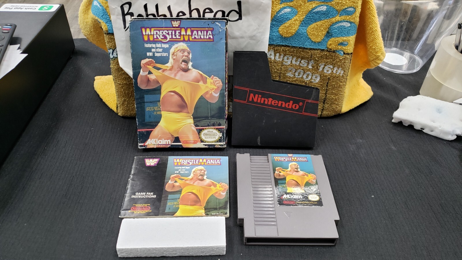 CIB WWF WRESTLEMANIA NINTENDO NES VIDEO GAME COMPLETE IN BOX W/ PROTECTOR CASE