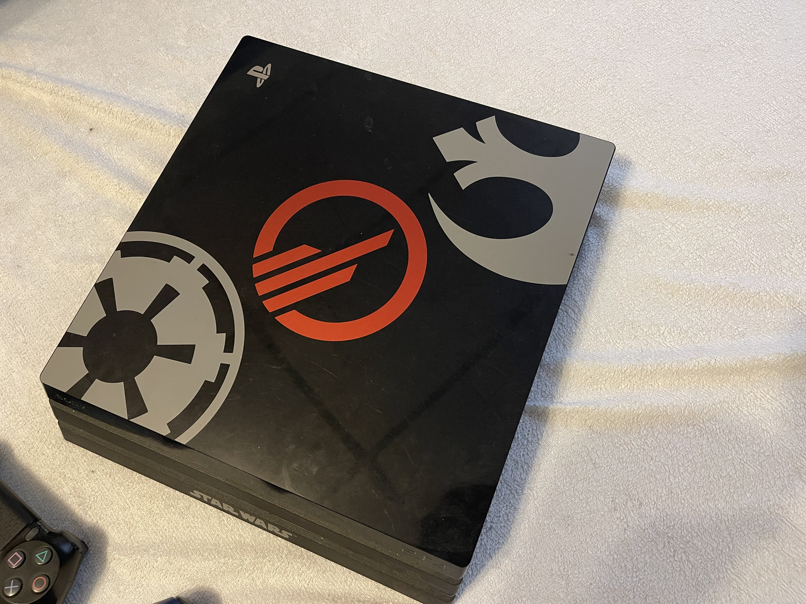 playstation 4 pro 1TB star wars battlefront II bundle w/ game and original box