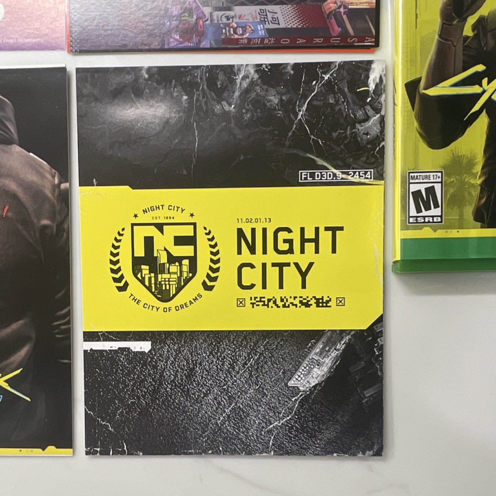 Cyberpunk 2077 (Xbox One, 2020) CD Projekt RED w/ World Compendium, Map, Extras
