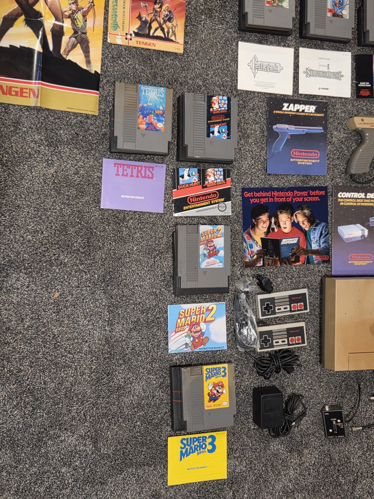 NES Nintendo Bulk Lot 1 Console 21 Games +4 Remotes + Zapper + Posters + Manual