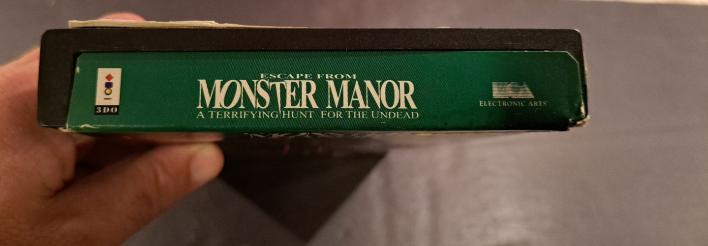 Panasonic 3DO: Escape from Monster Manor – Case and Disc