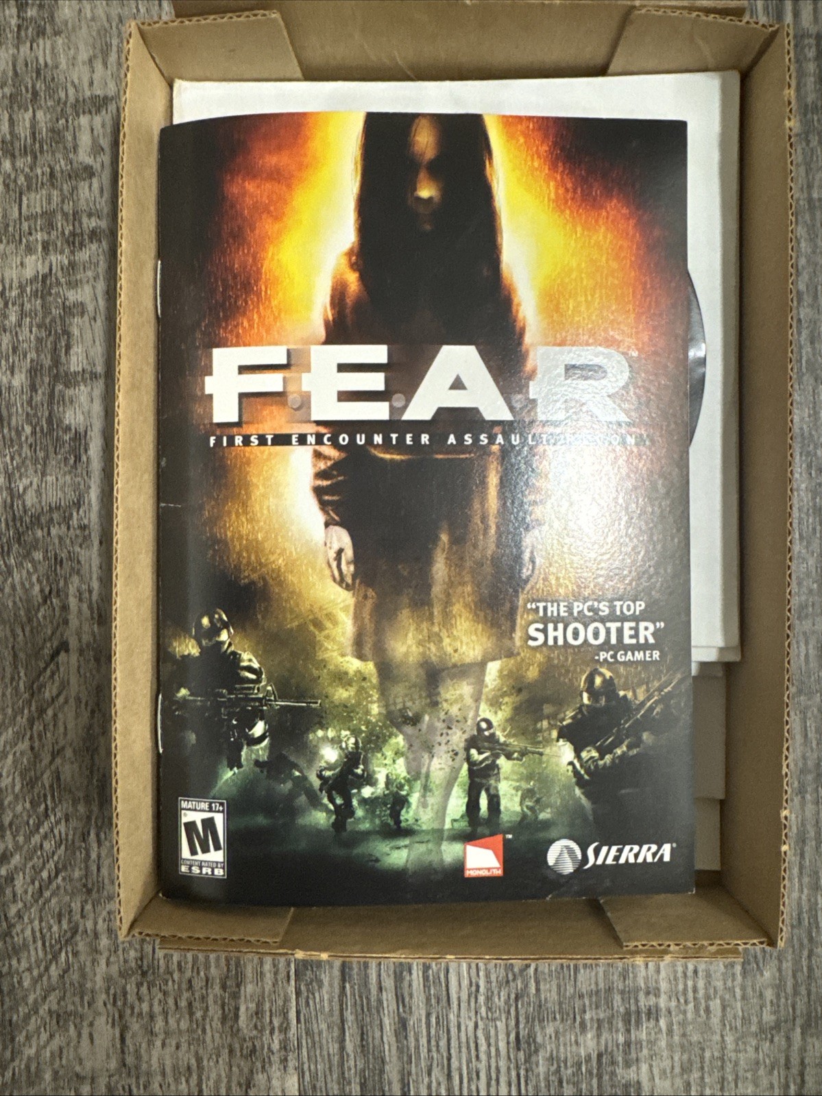 F.E.A.R.: First Encounter Assault Recon (PC, 2005)