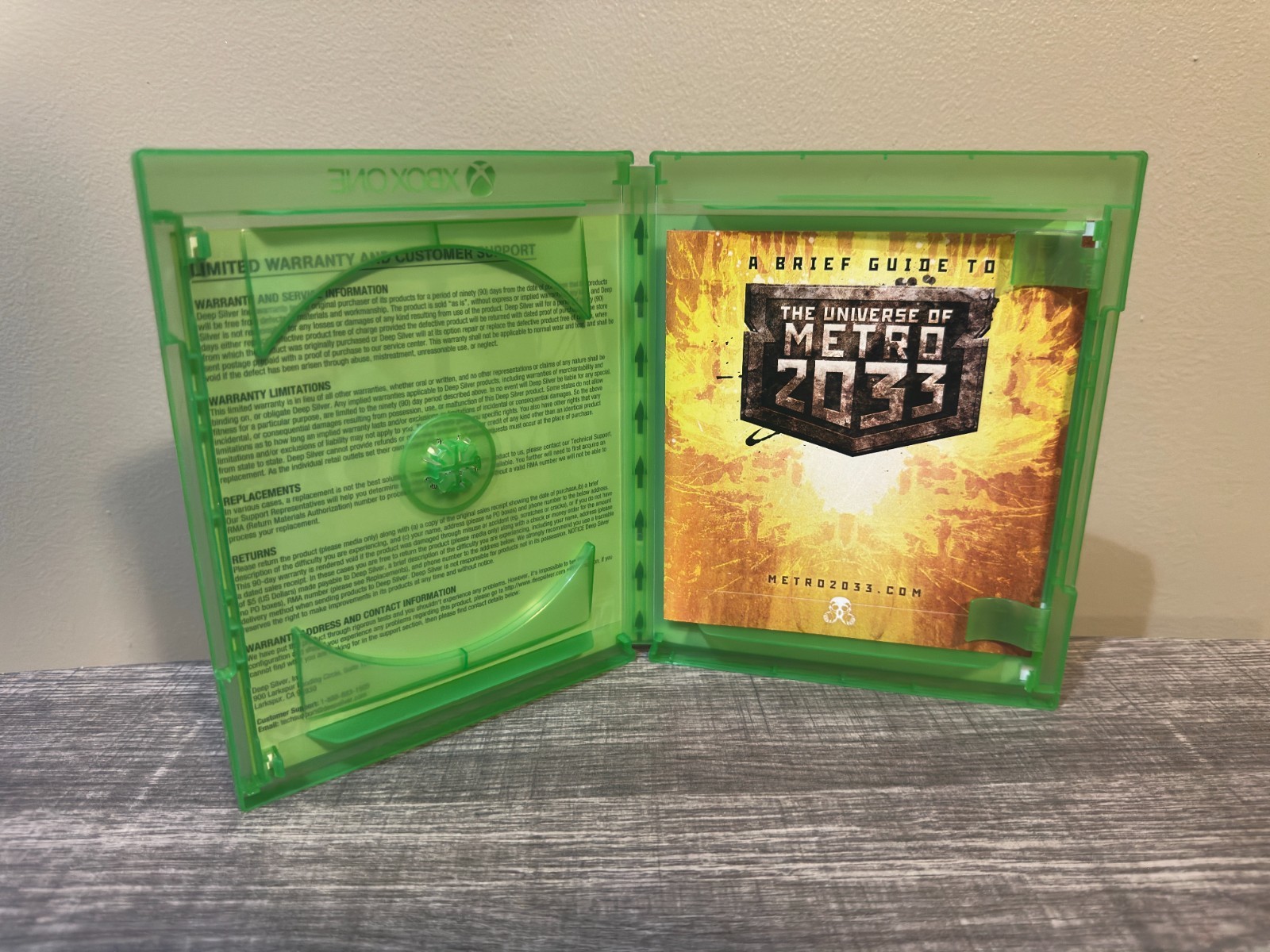 NO GAME! Original Case for Metro Redux (Microsoft Xbox One, 2014) XB1