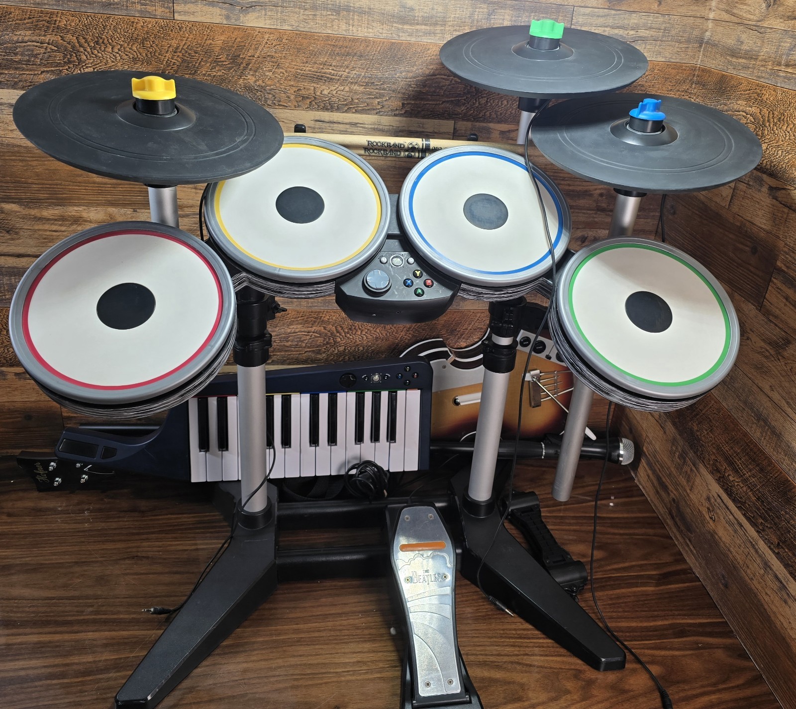 RARE – Rock Band Xbox 360 Beatles Bundle w/ Cymbals Keyboard Hofner Guitar WORKS