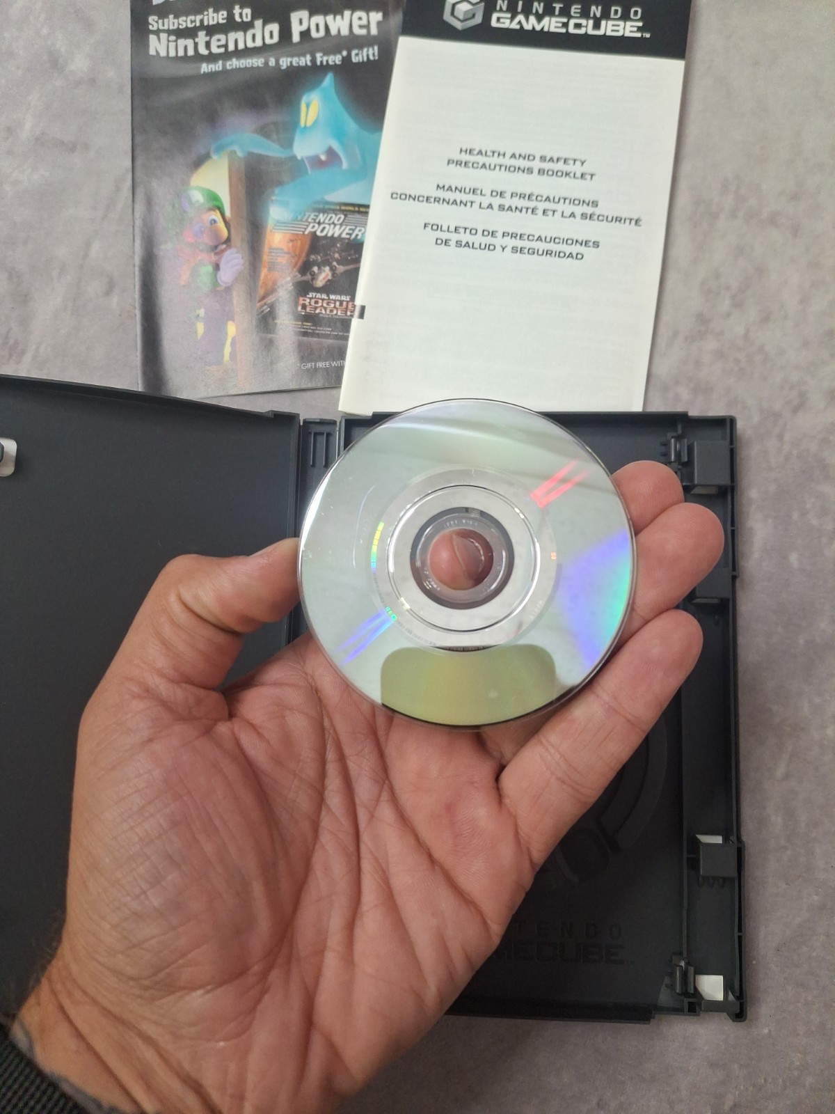 Luigi’s Mansion – (Nintendo GameCube, 2003)