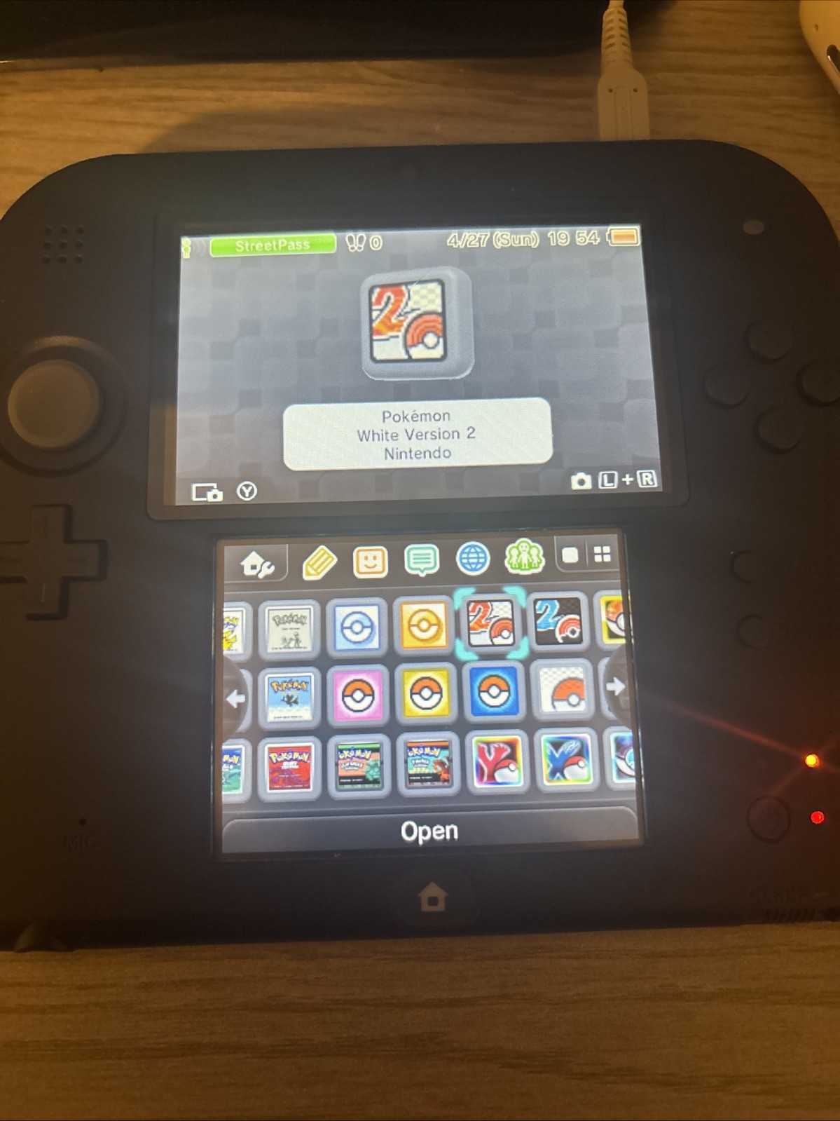 Nintendo 2ds + Charger + Games