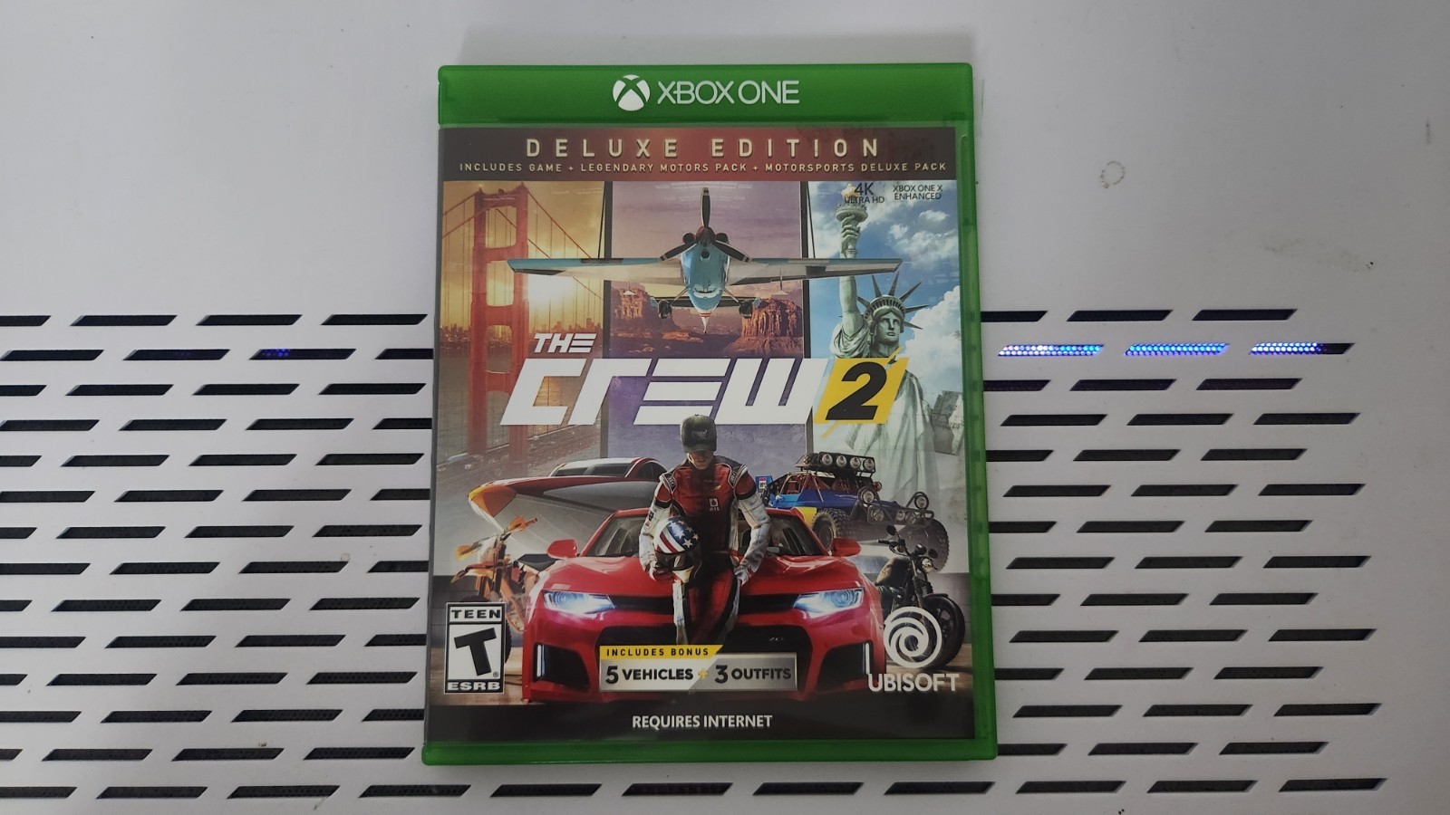 The Crew 2 Deluxe Edition Xbox One w/ Case, Inserts, Bonus Vehicles, Ubisoft