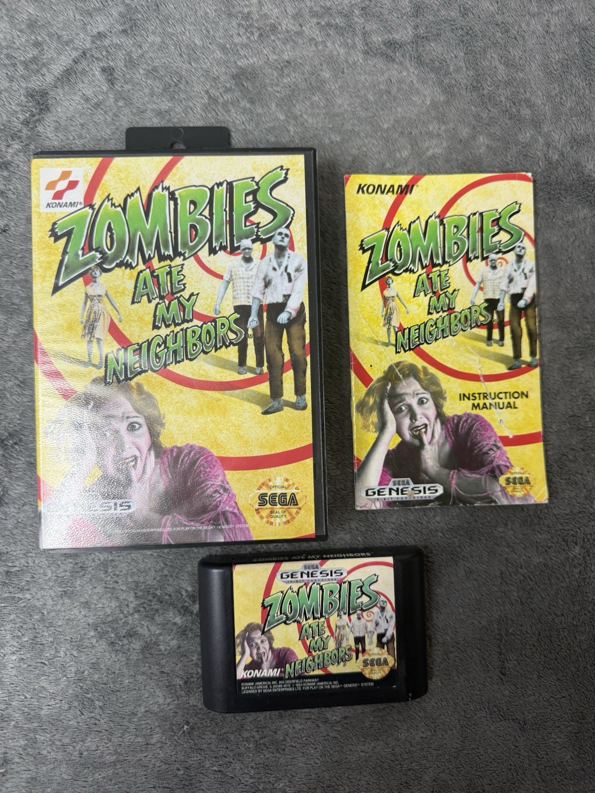 Zombies Ate My Neighbors (Sega Genesis, 1993) CIB Complete w/ Manual