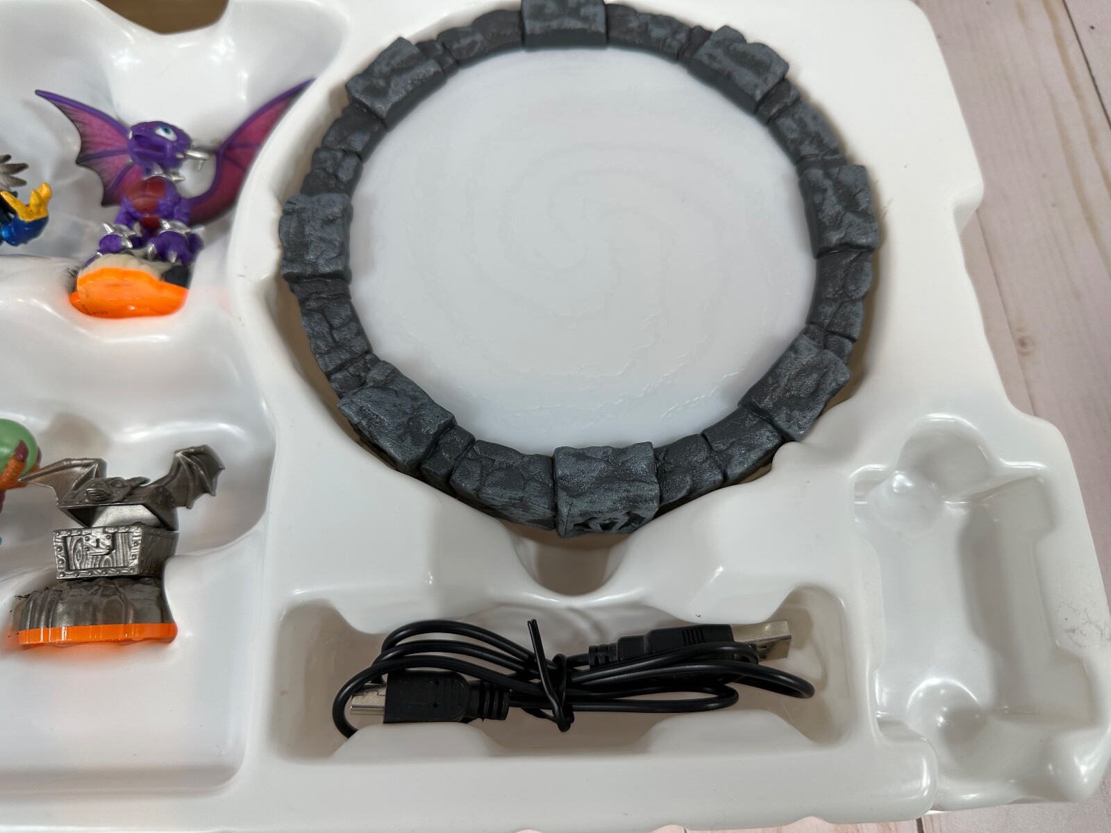 Skylanders Battlegrounds Mobile Starter Pack for iPod/iPad/iPhone Portal+Figures