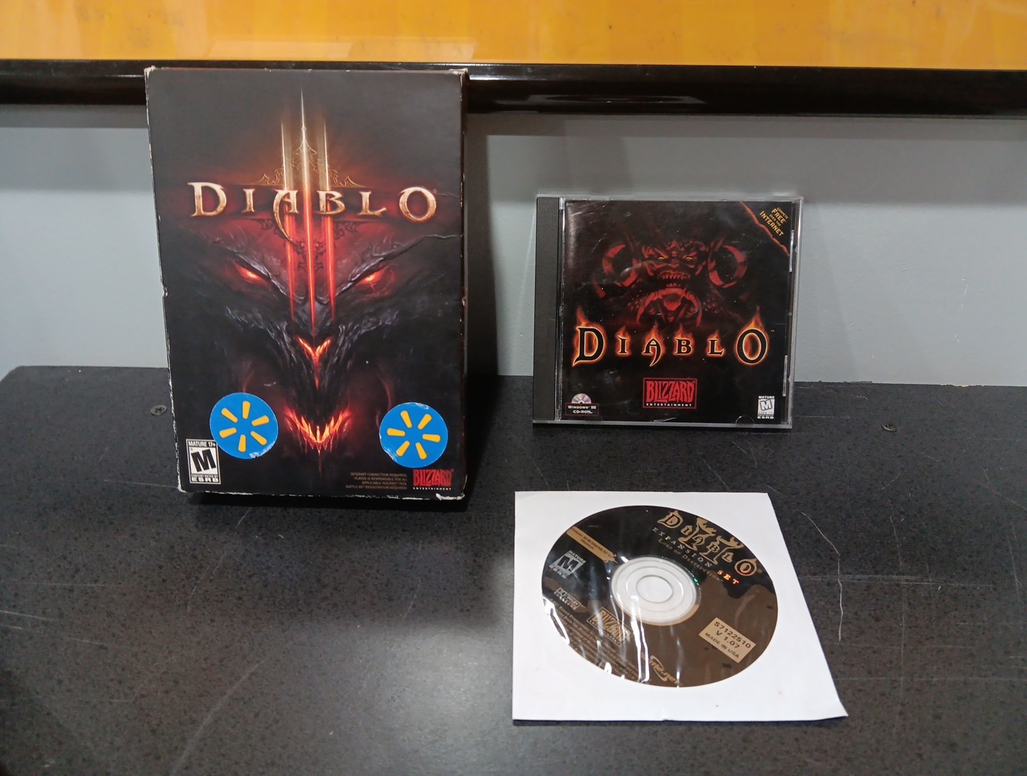 Diablo Game Lot Diablo 1995 Cd & Manual, Diablo 3 Box And Expansion Set
