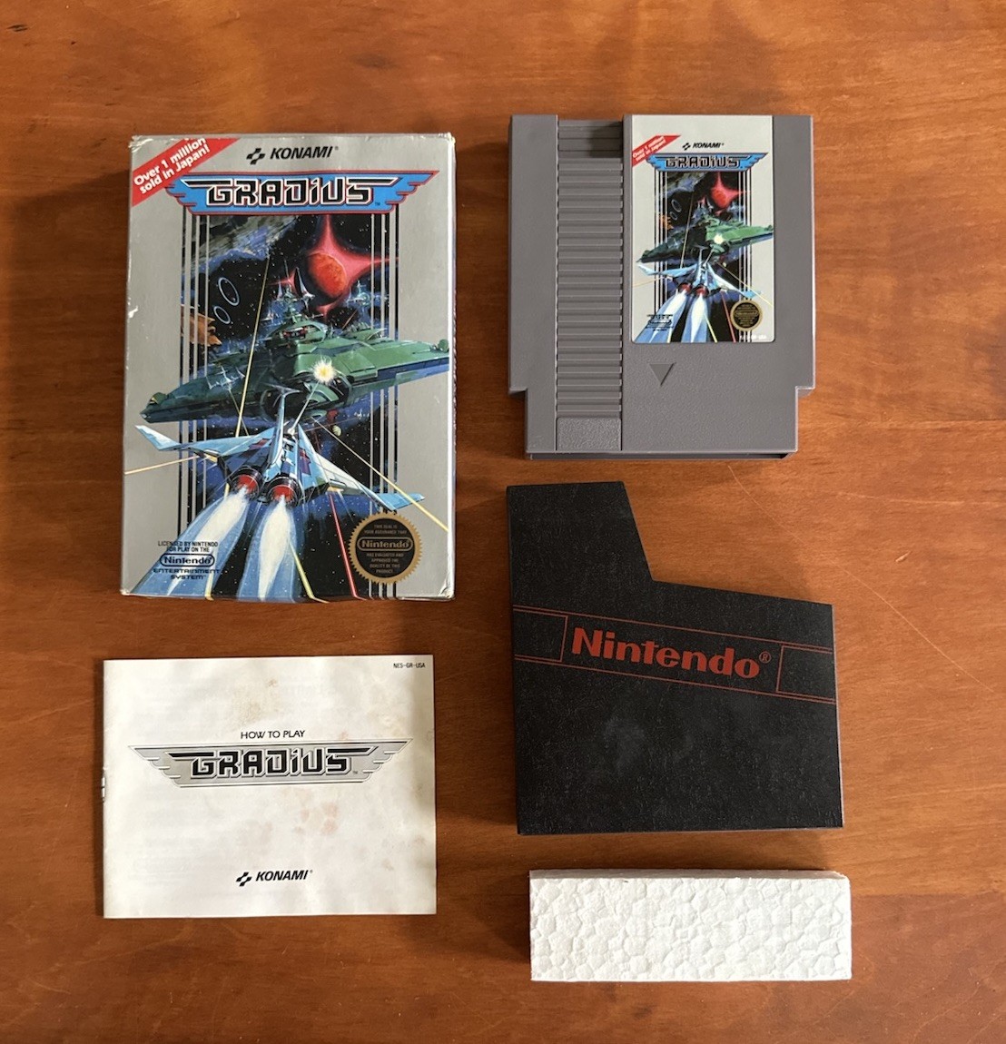 Gradius (Nintendo NES) 5 Screw Hangtab Intact Great Condition CIB Complete