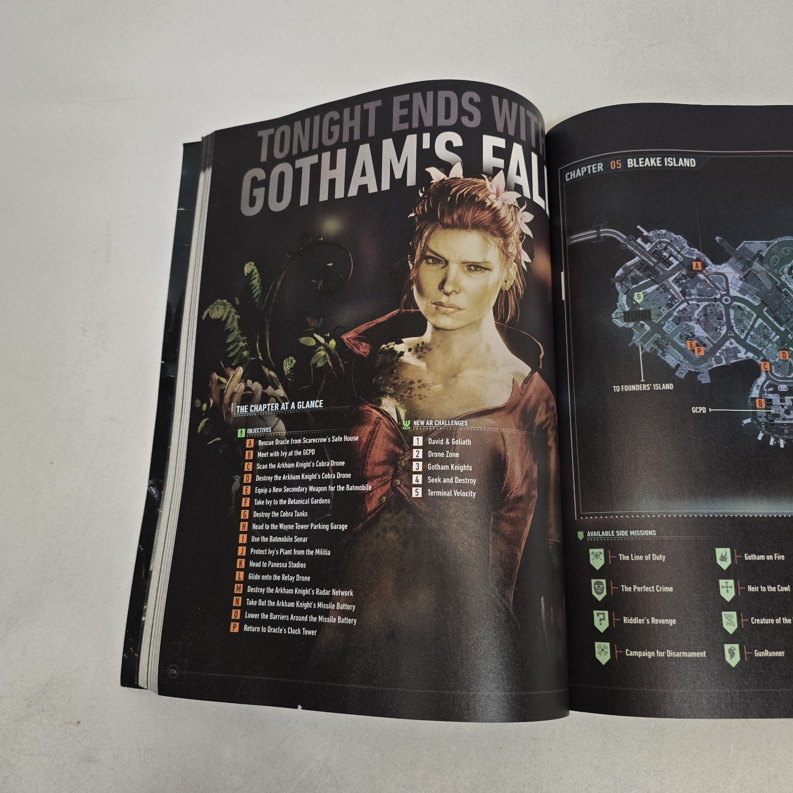 PlayStation 4 Batman Arkham Knight Game + Official Strategy Guide Book
