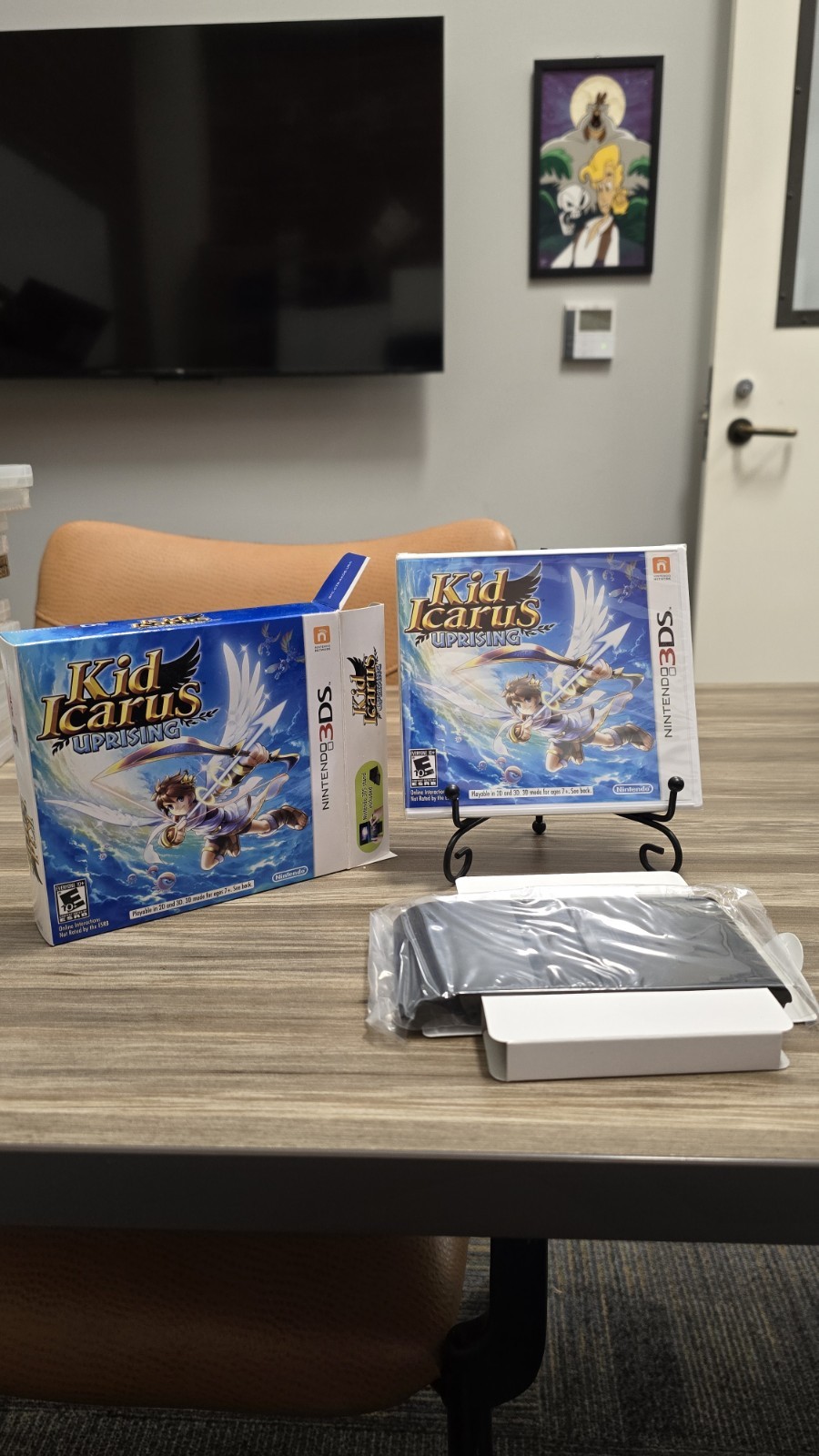 Kid Icarus: Uprising (Nintendo 3DS, 2012) Big Box -CIB Factory Sealed Stand/Game