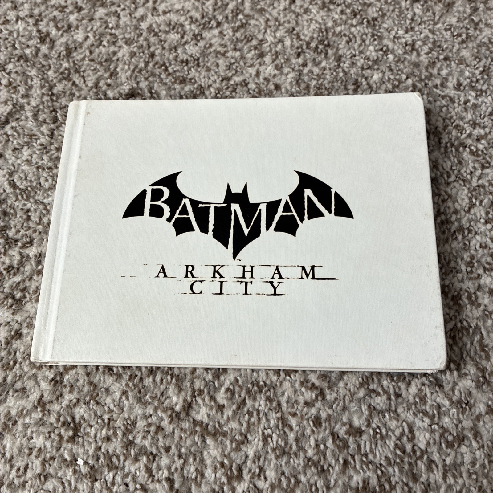Batman: Arkham City — Collector’s Edition PS2 Art Book and game Untested