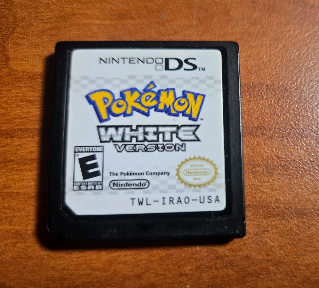 Pokemon White Version (Nintendo DS, 2011)