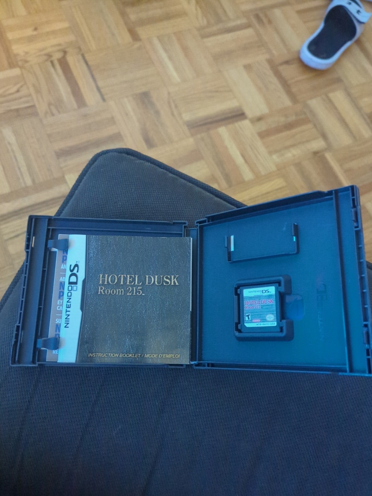 Hotel Dusk: Room 215 (Nintendo DS, 2007) Complete With Booklets!!