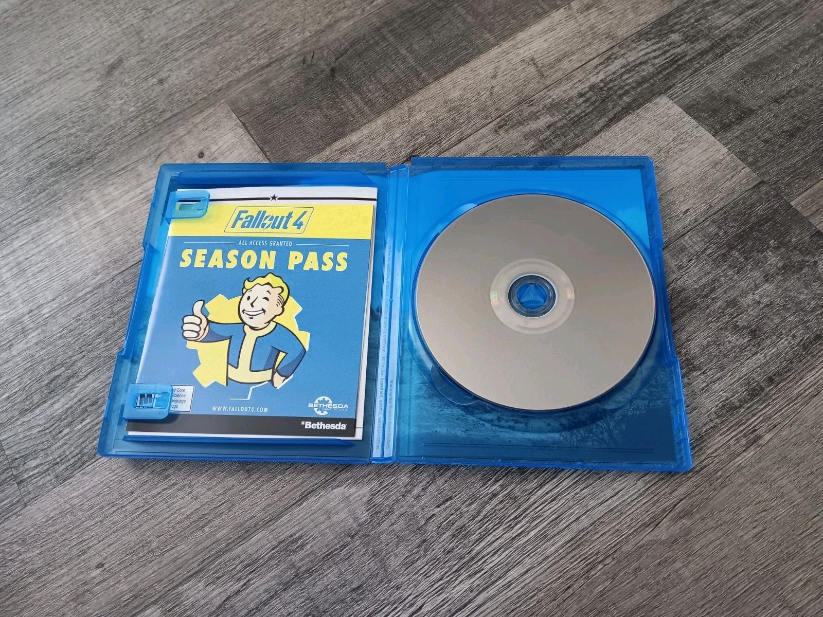 Fallout 4 (Sony PlayStation 4 PS4) CIB Complete in Case With Inserts Video Game