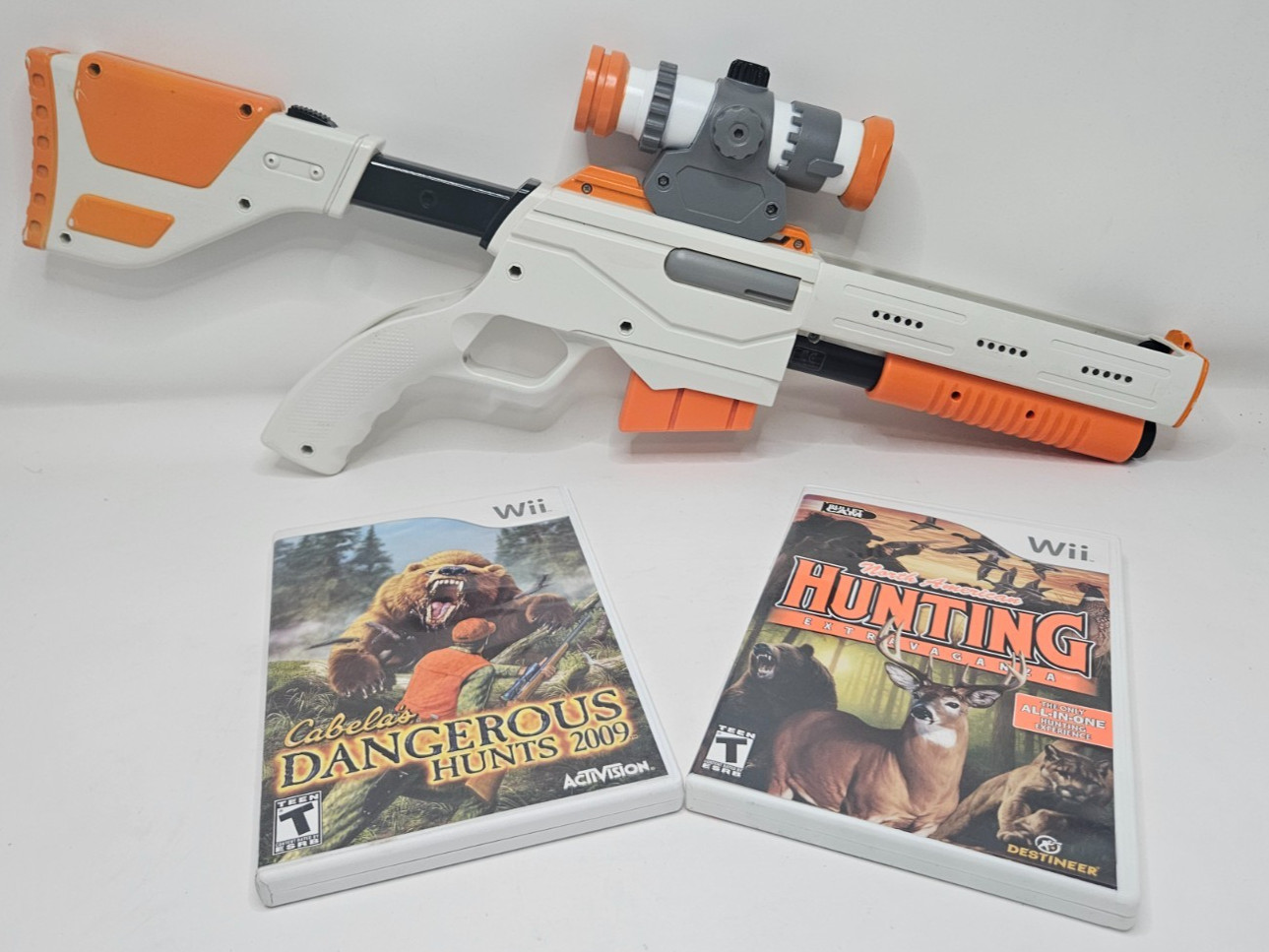 Nintendo Wii 2009 Cabelas Dangerous hunts & Hunting Extravaganza Game Gun Bundle
