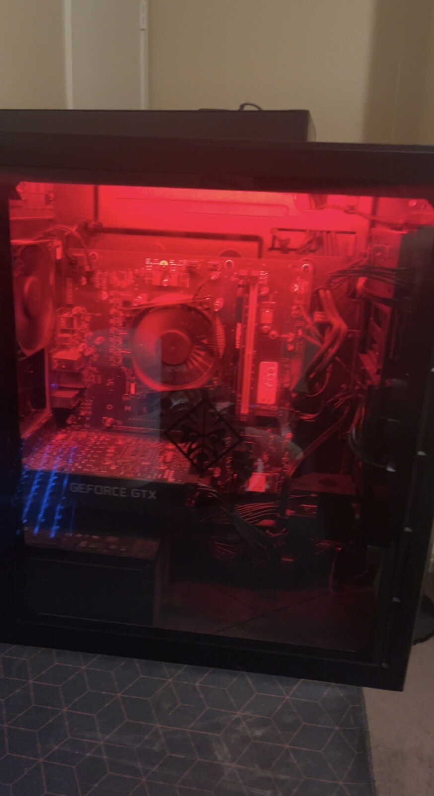 GAMING DESKTOP (original price 1,050)